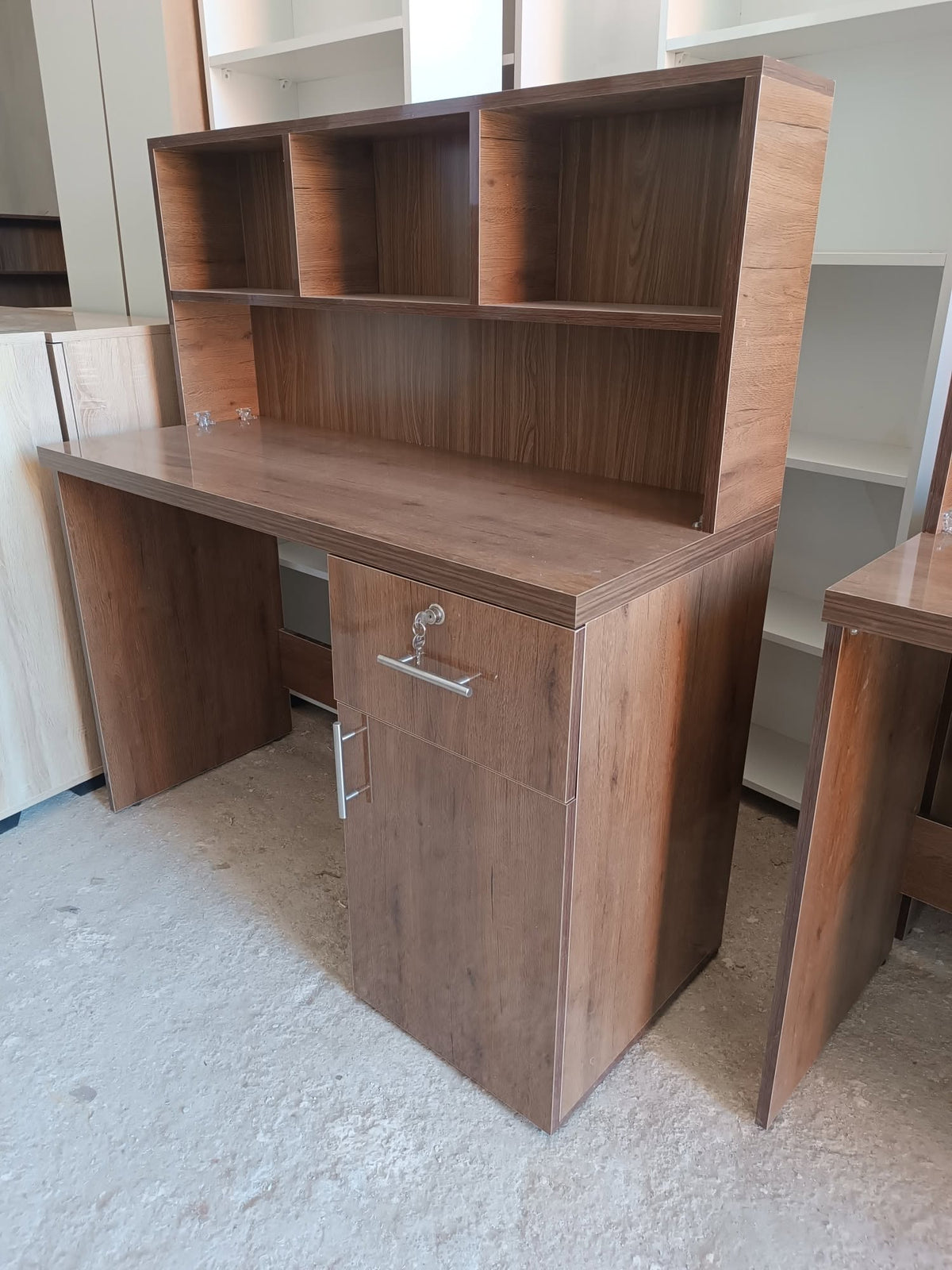 Bureau Bibliothèque MDF 120x50x78cm avec Tiroir et Porte à Clé (Blanc, Beige, Marron) | مكتب بمكتبة