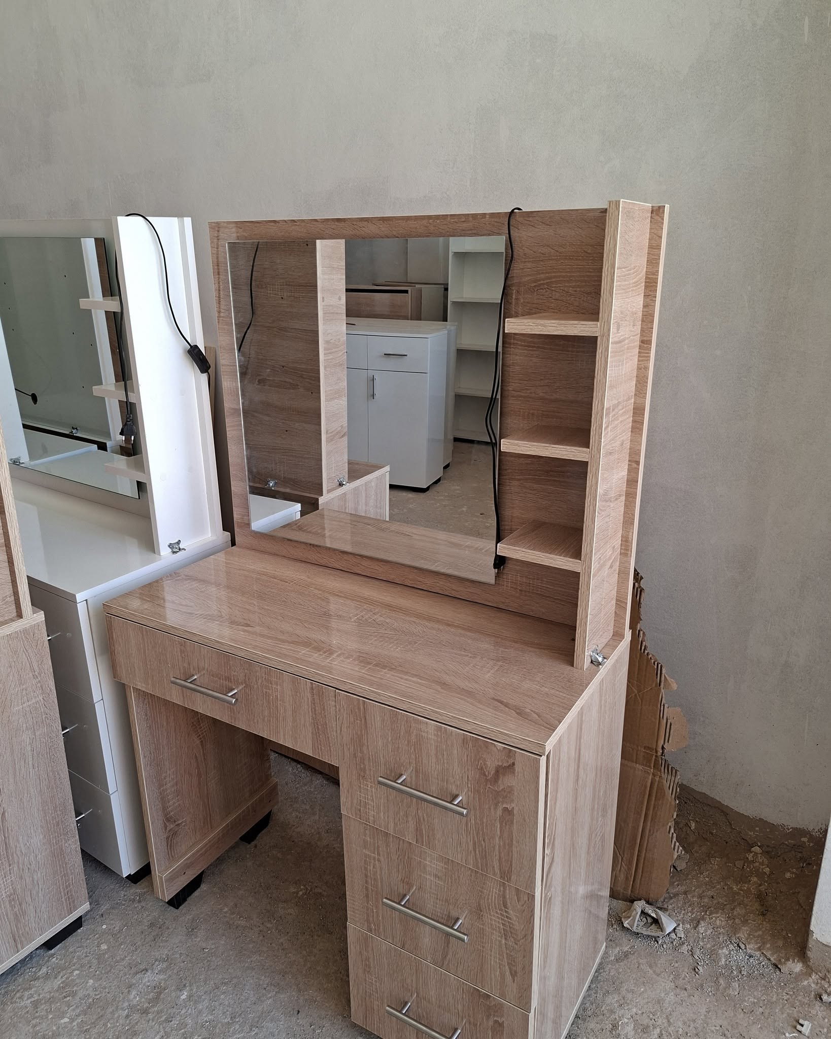 Coiffeuse avec Miroir LED et Espace Chaise (Blanc, Beige) | كوافوز