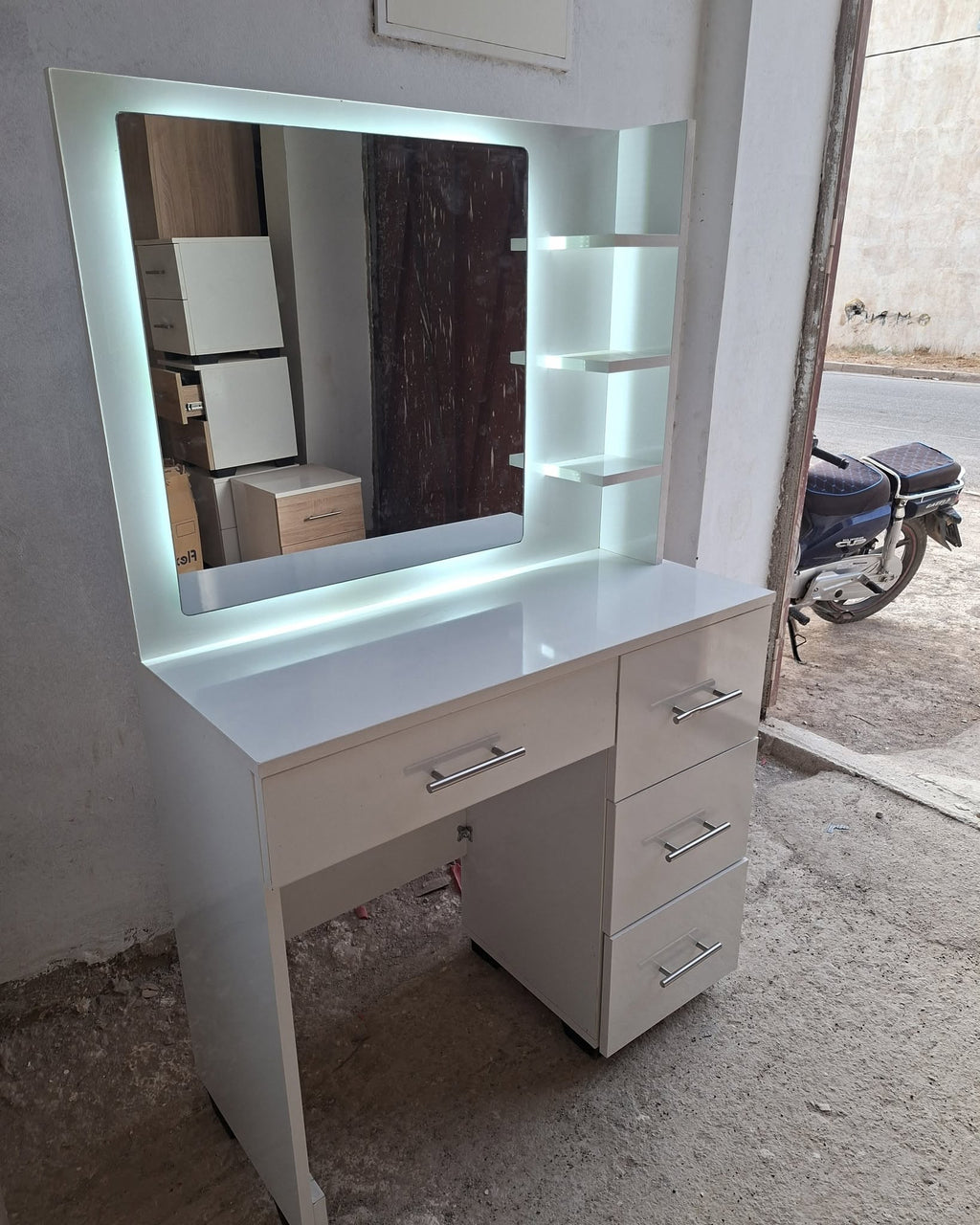 Coiffeuse avec Miroir LED et Espace Chaise (Blanc, Beige) | كوافوز