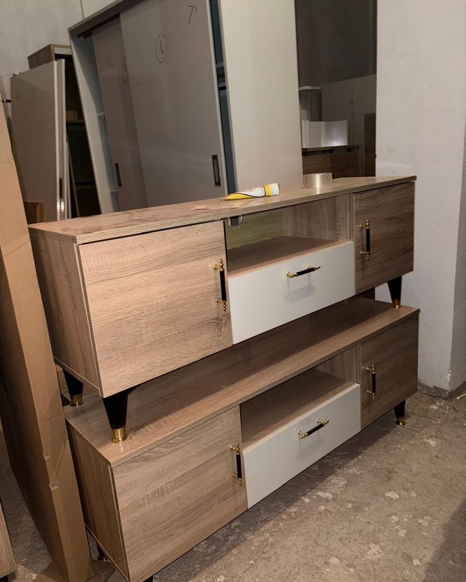 Table TV MDF 140cm avec Portes et Tiroir (Bois/Blanc, Beige) | طاولة تلفزة
