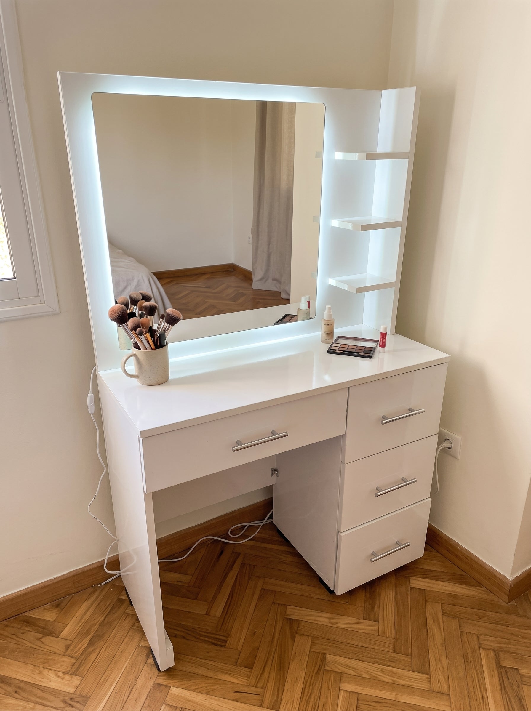 Coiffeuse avec Miroir LED et Espace Chaise (Blanc, Beige) | كوافوز